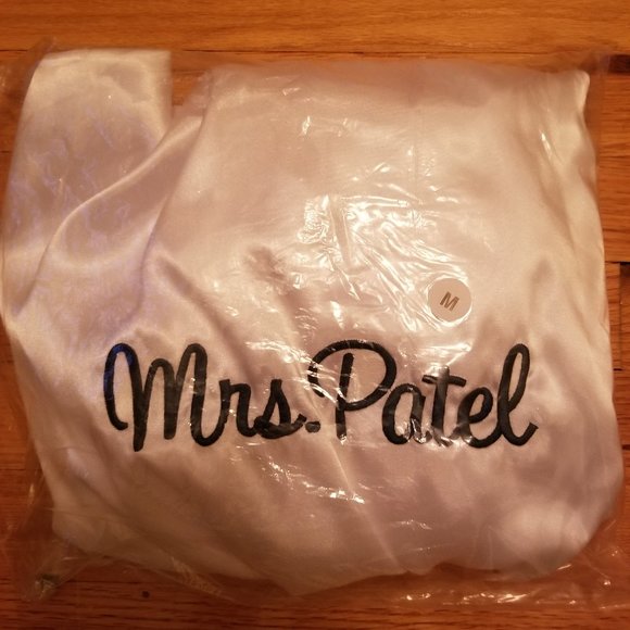 Mrs. Patel Robe (New/Unused) - Picture 4 of 4